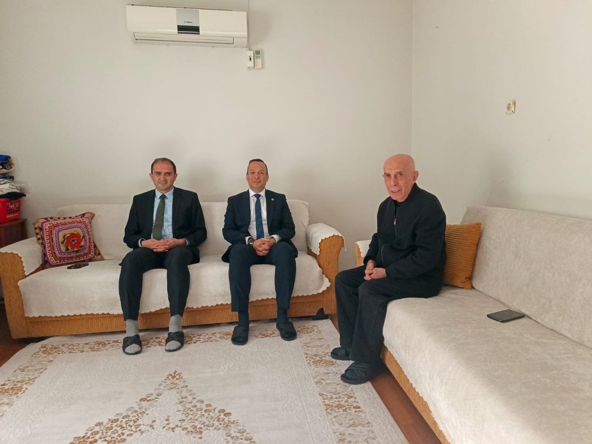 İlçe Milli Eğitim Müdürümüz Sayın Ufuk ÇETE ve Şube Müdürümüz Rıdvan ABİŞ, 24 Kasım Öğretmenler Günü kapsamında Emekli Öğretmenimiz İlami ALTAN’ı evinde ziyaret etti.
#HatıranYeter 
<a href="/Mardin_Valiligi/">Mardin Valiliği</a> 
<a href="/ali_eyyupkoca/">Ali Eyyupkoca</a> 
<a href="/mazidagkaymakam/">Mazıdağı Kaymakamlığı</a> 
<a href="/UfukCete/">UfukÇete</a>