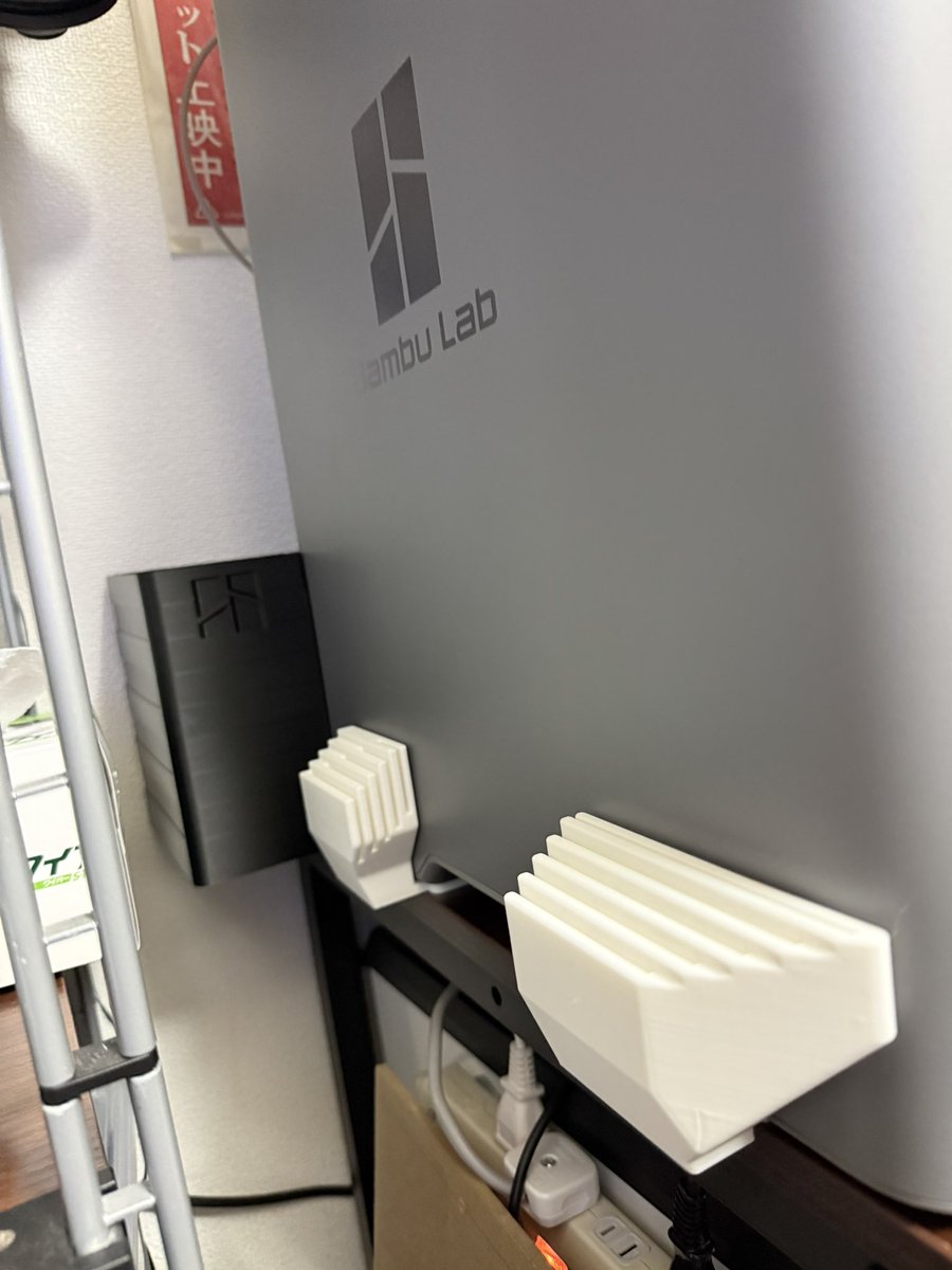 sat_chan_pe's tweet image. プレートホルダーできた( ´ ▽ ` )ﾉ
調子に乗っていっぱいプレート買ってしまったから横に置くタイプに。
makerworld.com/models/1906111
開始時めっちゃ端を攻めてたけどこんなギリギリまで行けるのね。若干はみ出てるし(￣O￣;)
ヘッドも前ギリギリまで来てた。端から端まで使ってて無駄がない👍

#P2S