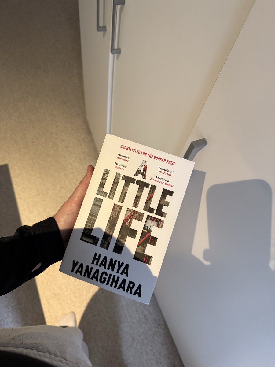 srx070608's tweet photo. Finally reading a little life… https://t.co/pYwnBCzcBi