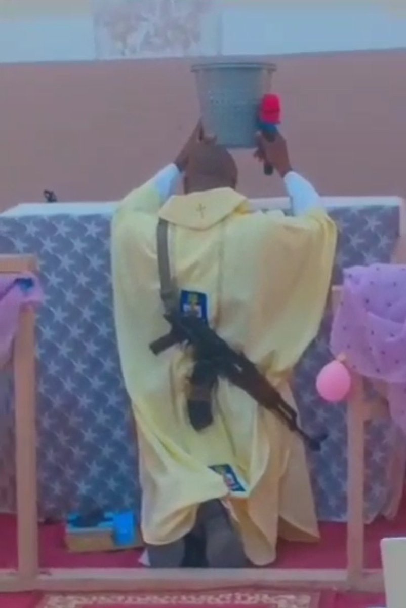 Minikothe3rd's tweet image. Christian Terrorists are now brandishing weapons and posing for pictures.

Only God knows the number of atrocities perpetrated with these weapons and then the Fulani and Muslims were blamed for it.

This is not normal, civilians don’t own rifles in Nigeria, only terrorists do.