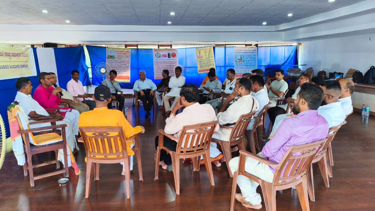 Mohan_HJS's tweet image. Leaders of like-minded pro-Hindu organizations in Mangaluru came together &amp;amp;resolved that whenever there is an attack on the Nation or Dharma, all Hindus will unite &amp;amp; respond strongly through the Hindu Rashtra Samanvaya Samiti.
Protecting Dharma is our duty — Unity is our strength