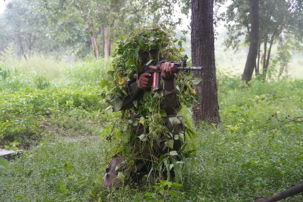 CISFTraining's tweet image. Specialized Field Craft &amp;amp; Camouflage Training at CISF RTC Bhilai!

Specialized training activities showcasing advanced field craft and camouflage techniques. Trainees undergo rigorous practice to enhance operational readiness, in challenging terrain conditions.
@CISFHQrs