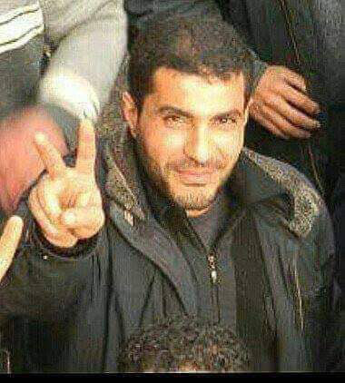 بطل من حمص

الشهيد مهند العمر

أحد أوائل قادة حي بابا عمرو في حمص، وأحد أبرز أبطالها.
نال شرف الشهادة بتاريخ 2/3/2012.