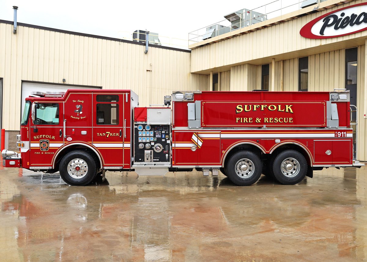 PierceMfg's tweet image. This 3,000-gallon #Enforcer Dry-Side #Tanker is ready to move water!💦🚒
The City of Suffolk Department of Fire &amp;amp; Rescue serves 430 square miles in #SuffolkVA. With the push of a button, the tank can be set up and dump water. Check out the podcast episode: piercemfg.com/podcasts