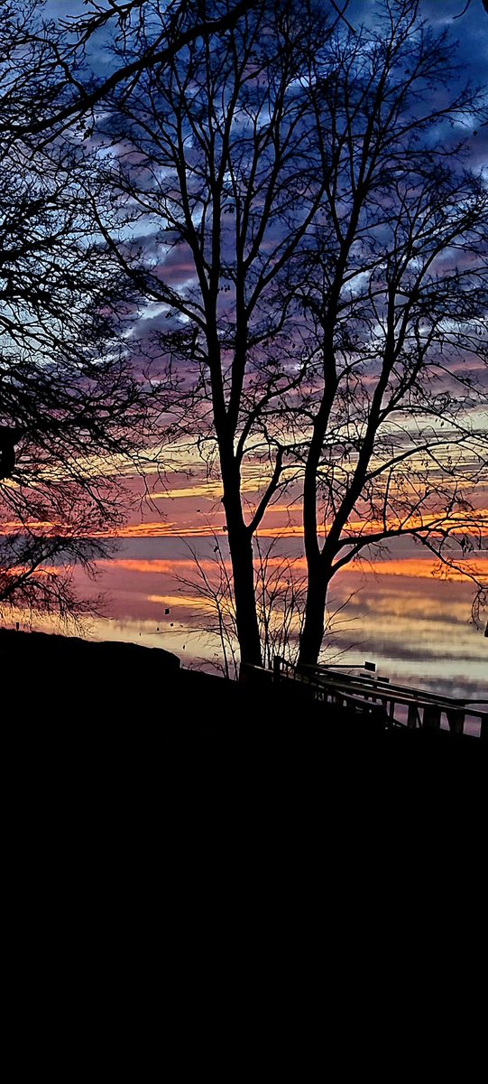 quasarcoach's tweet image. Beautiful reflection on the water this morning.  #NaturePhotography #REFLECTION #PhotographyIsArt @BelindaKARE11