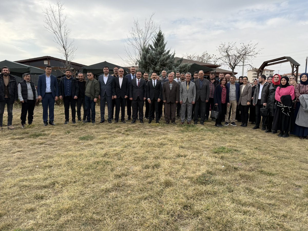 CicekdagiK's tweet photo. Kaymakamımız Sayın Durdu Yavuz ÖĞÜT, 24 Kasım Öğretmenler Günü dolayısıyla ilçemizde görev yapan öğretmenlerimizin bu özel günlerini tebrik ederek ilçe milli eğitim müdürlüğümüz tarafından düzenlenen etkinliklere katıldı. https://t.co/cgYJYTHMoM