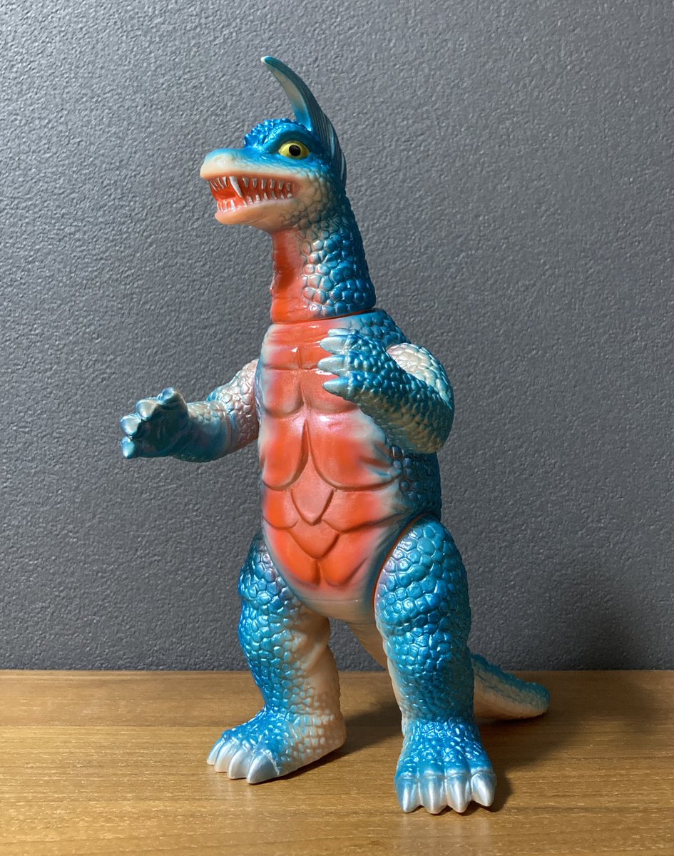 ブルマァクのアーストロン到着！ 王道なザ・怪獣の造形でジャイアント