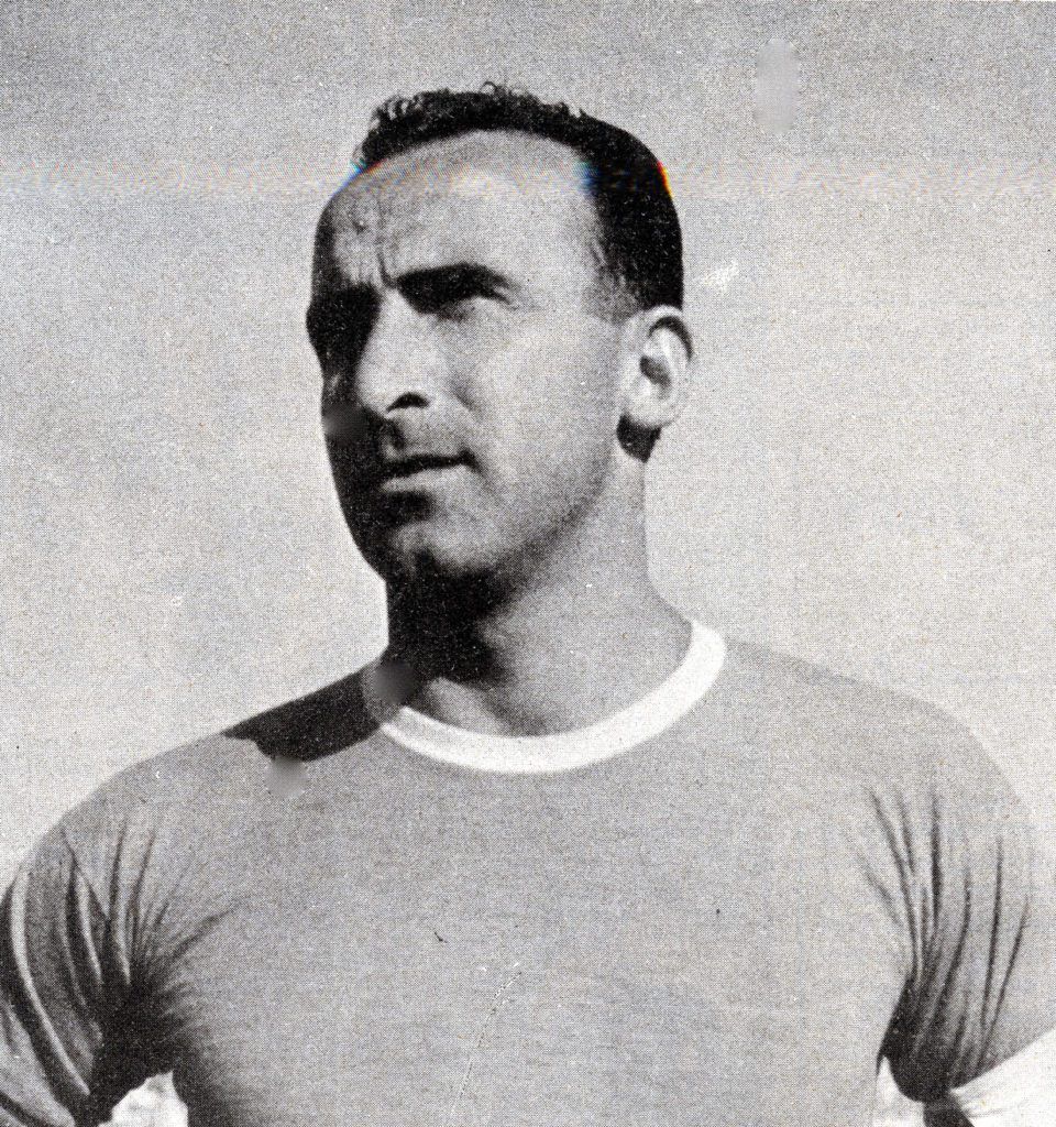 rivistalaroma's tweet photo. 📅 Accadde Oggi – Amadeo Amadei
Nel giorno dedicato al mito giallorosso, riviviamo la storia del “Fornaretto”, uno dei simboli assoluti della Roma delle origini.
#ASRoma #AccaddeOggi #Amadei #StoriaGiallorossa
https://t.co/fASEdLamM3 https://t.co/85QbWSRPCF