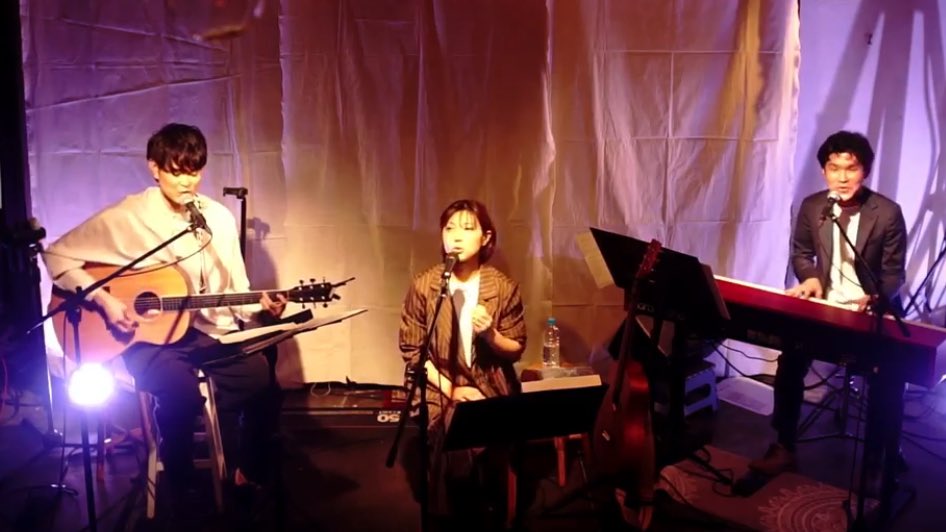 今夜はもんプロLIVE でした🎸
#はたなか圭一　さんと
#下町ノ夏　さんと
#磯中ゆうき　さんの３人が
ソロで歌ったりお互いの曲のサポートに回ったり３人で演奏したりコントしたり
色んな趣向が凝らされてとても楽しくて素敵なLIVEでした💓