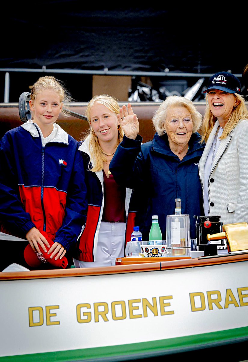 royalchildren_'s tweet photo. #PrincessBeatrix #PrincessMabel #CountessLuana #CountessZaria and #CountClausCasimir of Orange-Nassau sail on the Groene Draeck ship during Day two of Sail Amsterdam 2025, in Amsterdam, Netherlands ⛵ -August 21st 2025.
.
📷 : Patrick van Katwijk/@GettyImages https://t.co/6Wz2zCi86H