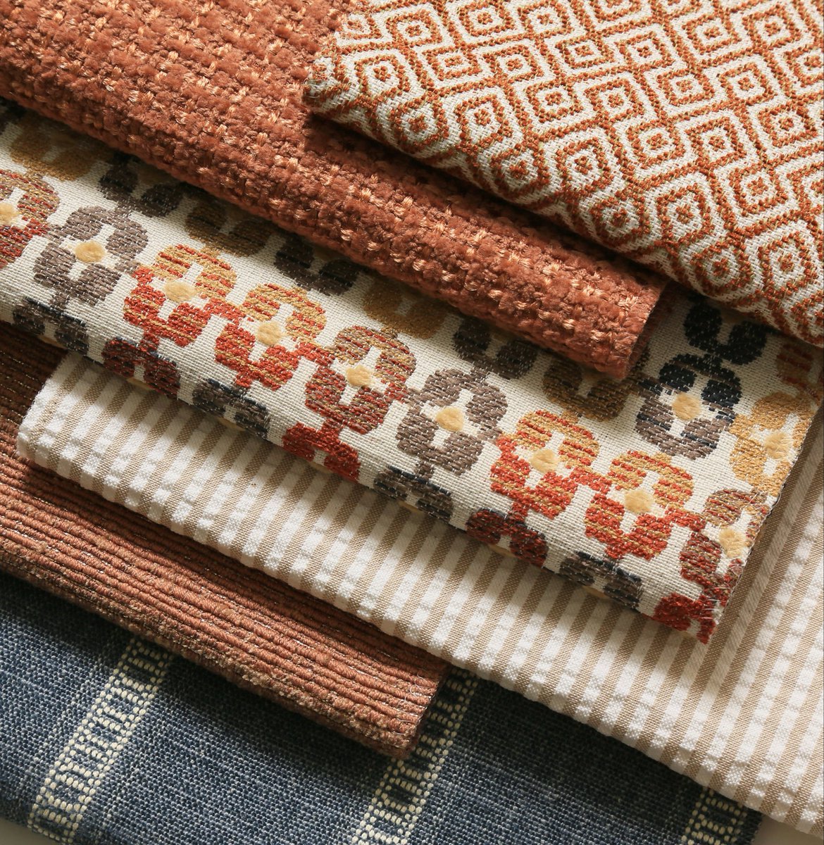 PindlerCorp's tweet image. Earthy hues and tactile weaves. A simple yet stunning combination.
.  .  .  .  .
Patterns Shown: 8266/Copper, 8264/Copper, 8269/Vintage, 8283/Sand, 8296/Copper, 8274/Chambray
