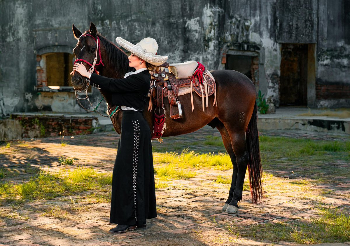 El__Perro_Verde's tweet image. @jeronimocamber2 tios @medranoazteca le puede mandar saludos para la #chabela, aquella que felicitaron, y a esta agarrando forma  chida y es @Chivas , antes de las 9:20 jeje bechitos