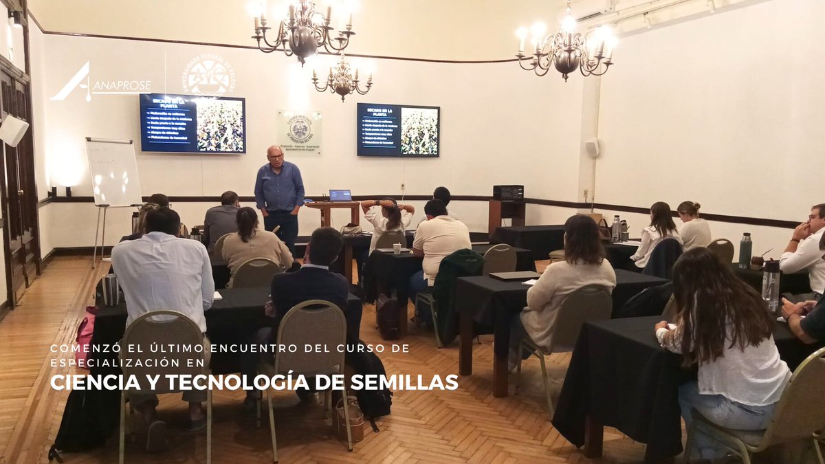 📌Hoy comenzó el último encuentro presencial de las clases de la Especialización en Ciencia y Tecnología de Semillas. Los profesores Francisco Villela y Gisele Gadotti exponen sobre el Secado, Procesamiento y almacenamiento de semilla.