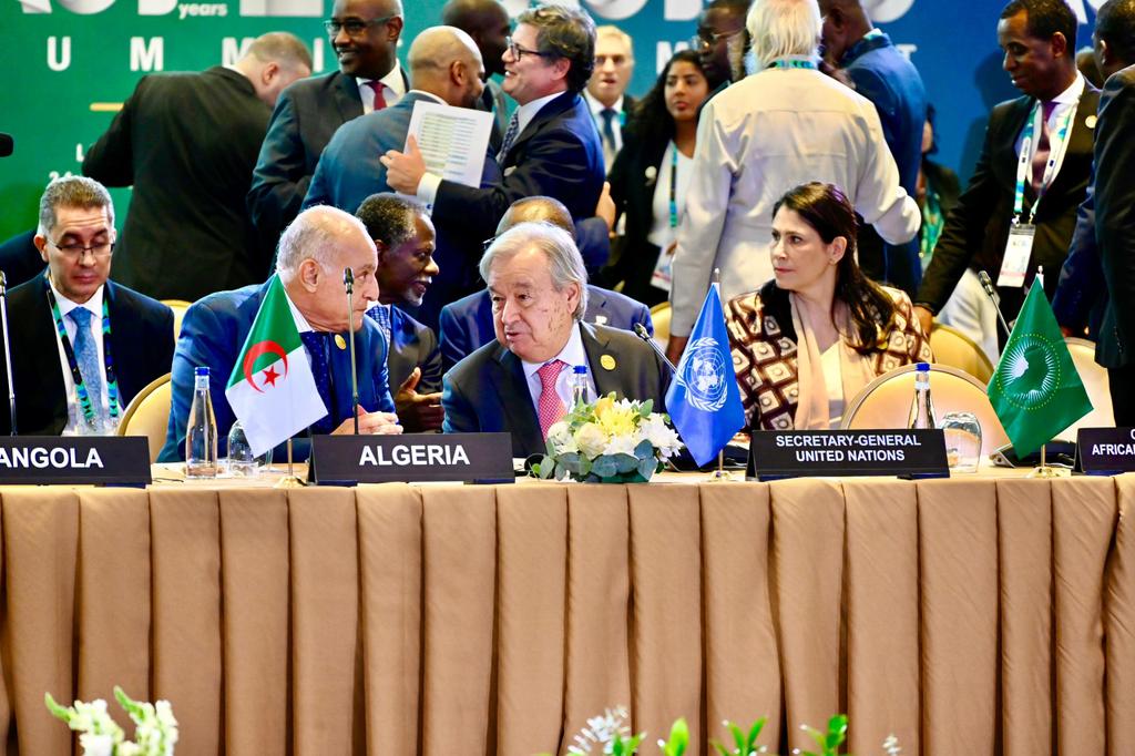 Algeria_MFA's tweet image. ممثلاً لرئيس الجمهورية، شارك ظهر اليوم السيد وزير الدولة وزير الشؤون الخارجية @Algeria_MFA السيد @AhmedAttaf_Dz في الجلسة الافتتاحية للقمة السابعة للتعاون والشراكة بين الاتحاد الإفريقي والاتحاد الأوروبي الجارية اشغالها بلواندا، أنغولا، يومي 24 و25 نوفمبر 2025.
#EUAU25