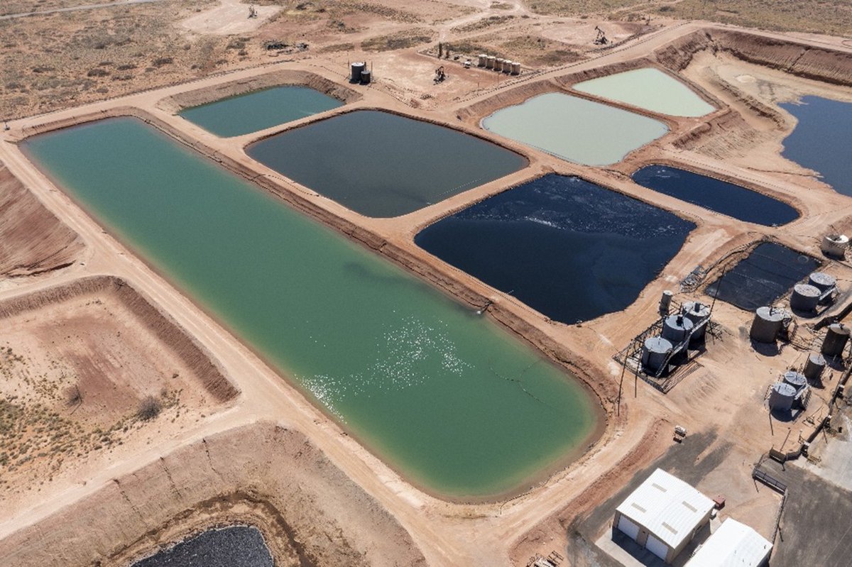 NETL_DOE's tweet image. PDS Energy Information is now commercially operating AquaTrade — a tool developed by an NETL-led team that helps oil and gas operators find and use produced water, reducing the need to use freshwater and costs associated with disposal of used water.

netl.doe.gov/node/15120