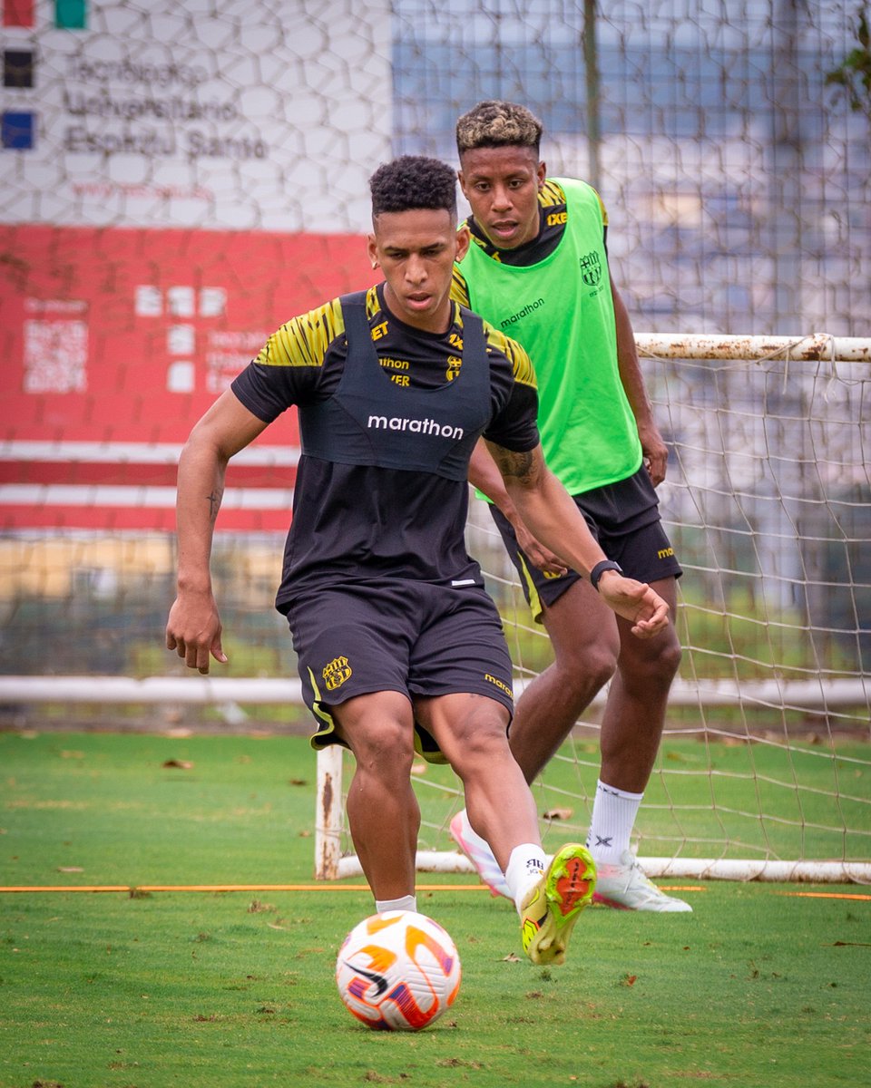 BarcelonaSC's tweet image. Práctica de fútbol en la cancha alterna ⚽️🚧

#BarcelonaSomosTodos