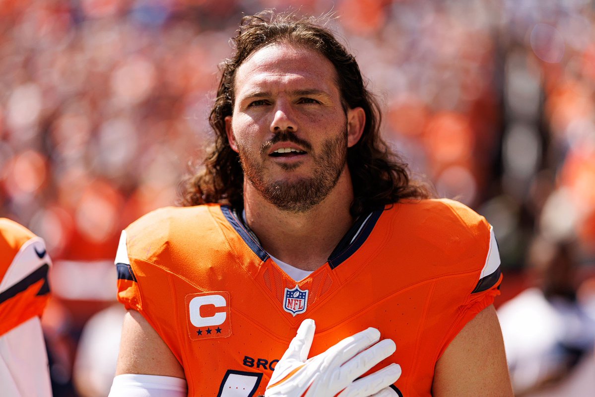 🔥🔥Alex Singleton appreciation post!🔥🔥

Singleton was diagnosed with Testicular Cancer on November 3rd and still chose to play vs The Raiders on he 6th, while having a baller of a game.

Alex also tore his ACL in the 1st quarter when The Broncos played vs The Bucs in the 2024