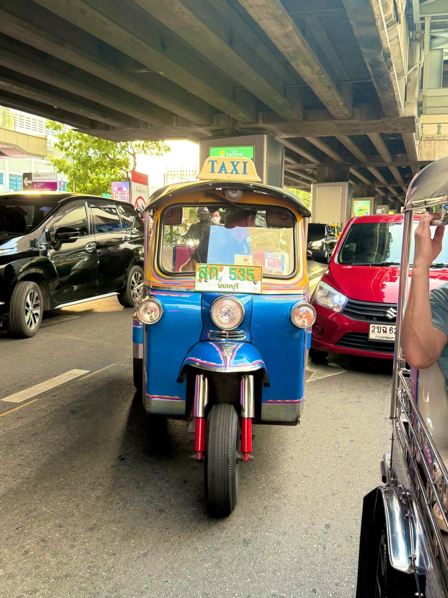 My first experience with tuk-tuk
我的首次篤篤車體驗

#絲襪 #褲襪 #白褲襪 #白絲襪 #褲襪愛好者 #男生穿褲襪 #mantyhoseinpublic #pantyhose #whitepantyhose #mantyhose #stockings #tights