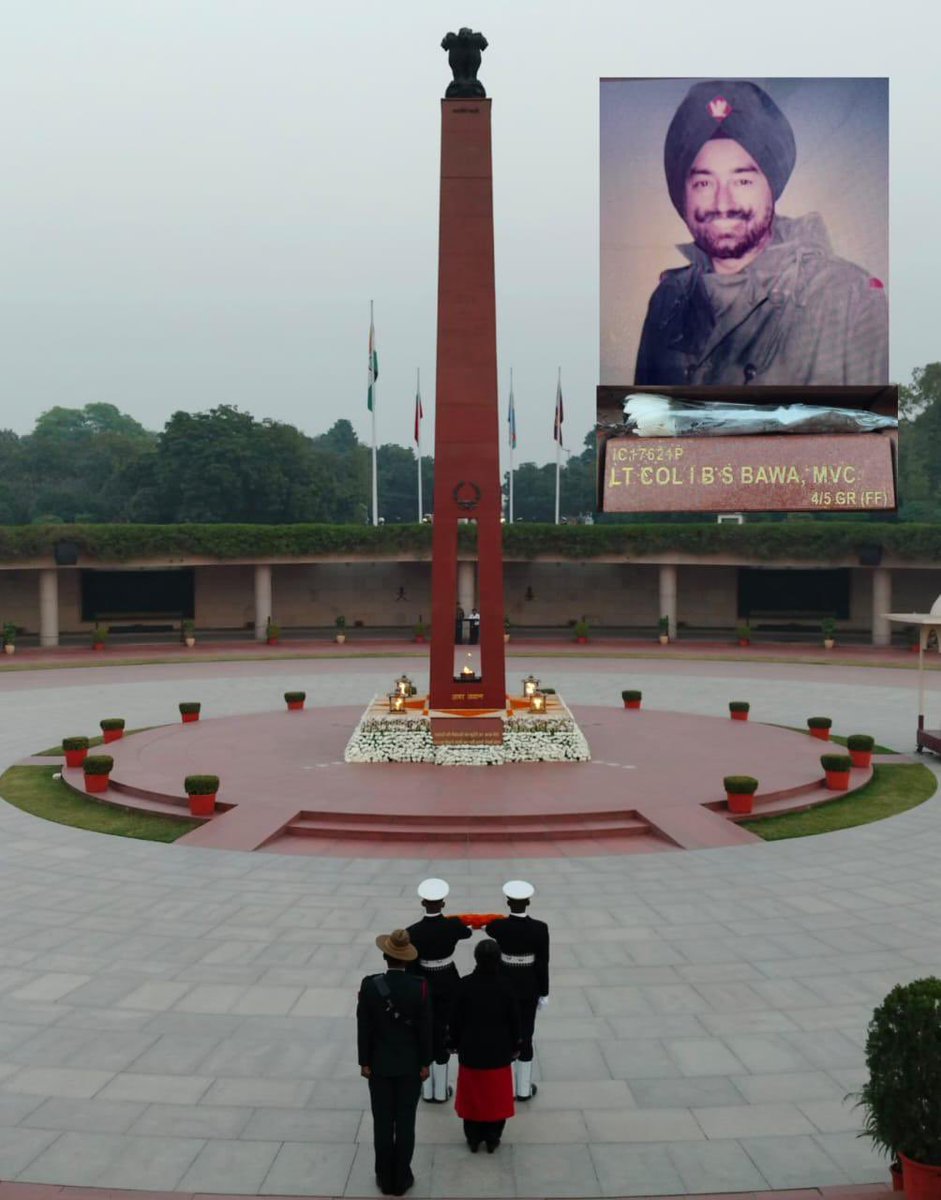 salute2soldier's tweet image. On Jaffna’s fierce front, Lt Col Inder Bal Singh Bawa, #MVC, 4/5 GORKHA RIFLES, charged through fortified belts—rallying troops and rescuing comrades. Struck by a suicide squad, he rose to veergati in warrior ethos. #VeerNari Lily Bawa paid solemn homage at #AmarJawanJyoti.