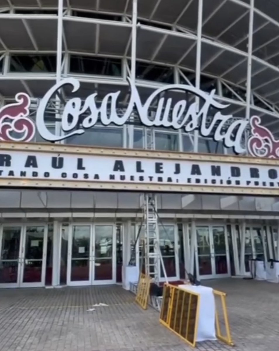 Rauw Alejandro transformó el Coliseo de Puerto Rico como un show de  Broadway para el cierre de “Cosa Nuestra” 🇵🇷, image size:954x1199