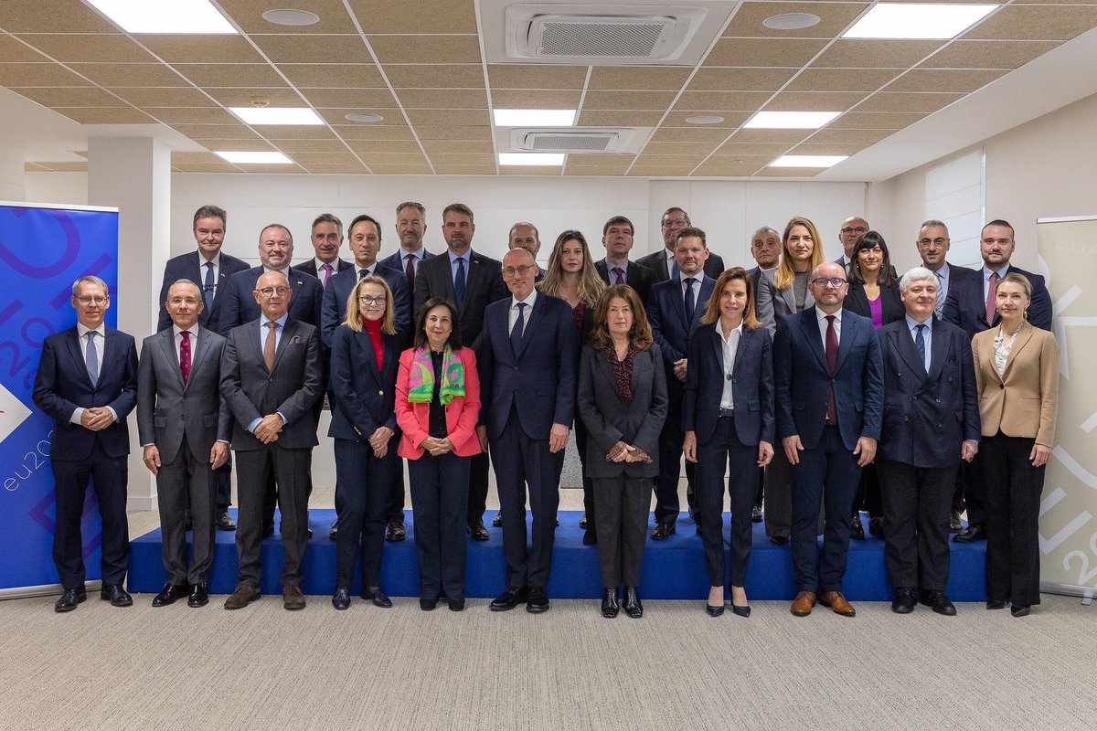 Réunion ds ambassades de l’Union européenne avec la ministre 🇪🇸 de la Défense <a href="/Defensagob/">Ministerio Defensa</a> pour des échanges sur l’autonomie stratégique européenne, l’Ukraine, le Proche Orient, l’’OTAN, la stabilité du continent africain , organisé par la présidence DK <a href="/Embajador_DK/">Michael Braad 🇩🇰</a>