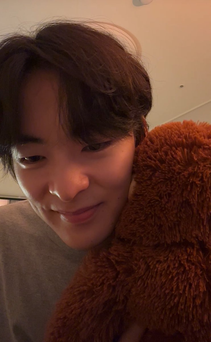 커욤동그리......// 😶‍🌫️
마지막까지 댓글 빤히 보다 떠나심 ㅜ.ㅜ