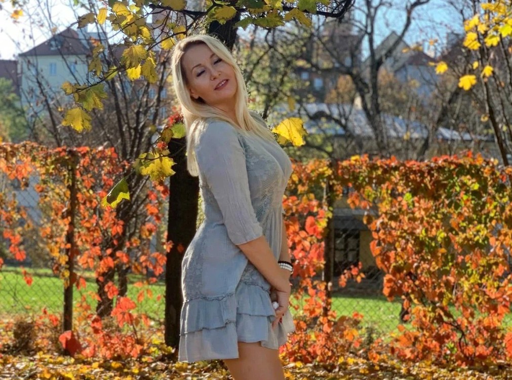 sensual-Lea 52 Jahre 

#Blond #Heiß #Kleid #sensualLea #Online 

abspritzen.online/CAMS/DE/Darste…