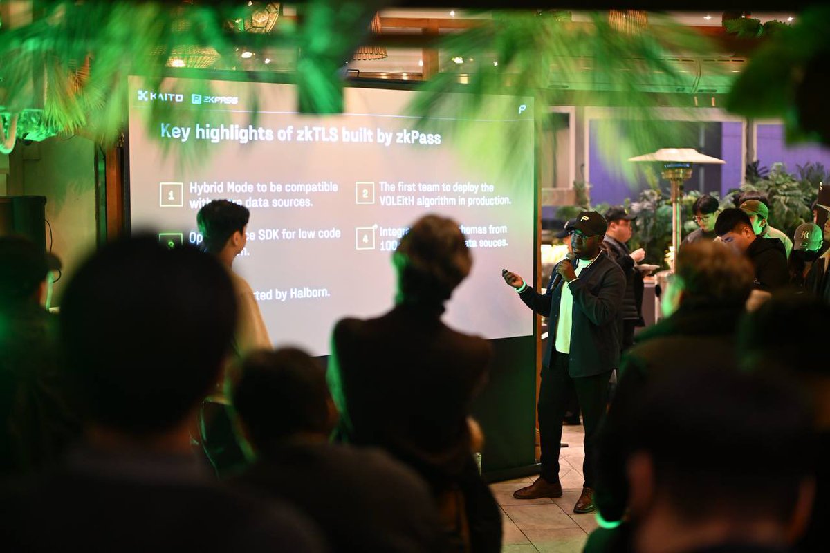 zkPass's tweet image. Seoul showed up.🫡

Over 300 builders &amp;amp; creators joined Verifiable Night - our biggest @zkPass Korea community meetup yet.

Real conversations about proofs, privacy, and how this becomes real-world infrastructure.

Huge thanks to everyone who came, and special thanks to our…