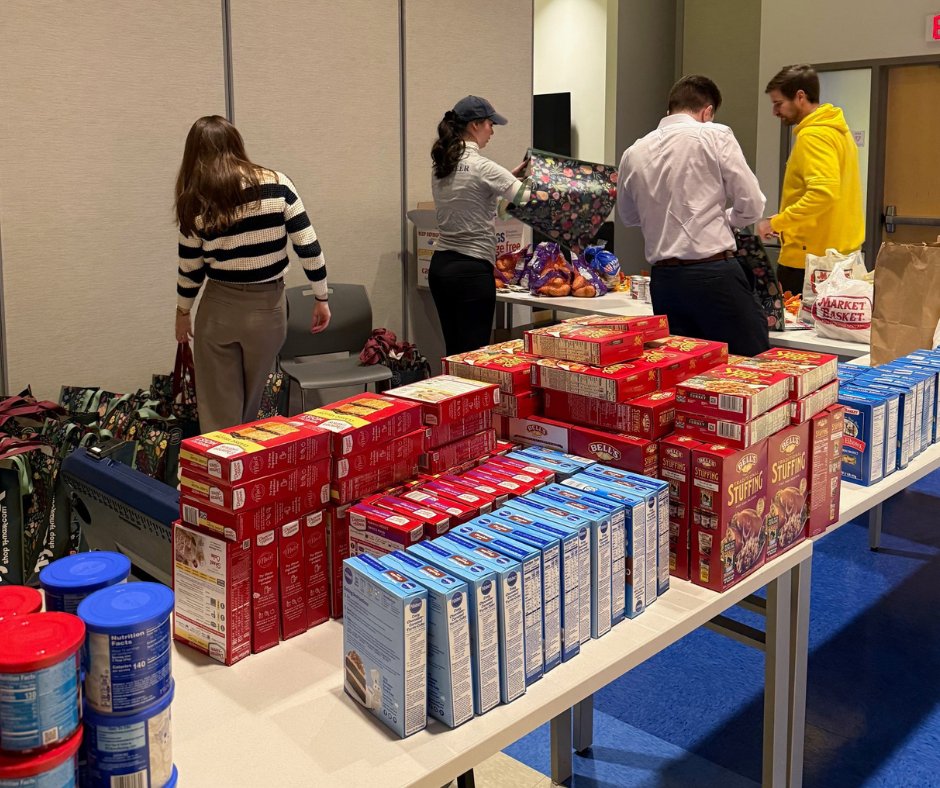 StoneHouse_Inc's tweet photo. Heartfelt gratitude to @Mintz_Law presenting sponsor of our Thanksgiving food drive + employee volunteers who packed + distributed items. Thanks also to Collaborative Insurance Solutions LLC, The D'Amato Family + @PHLYINS for funding this drive. Grateful for your commitment!🧡 https://t.co/VfE1kh6I2f