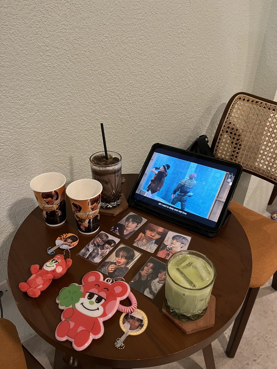 taroroo_'s tweet image. Akhirnya bisa dateng ke event gemas ini!!🍁🍂 
@2ndspring