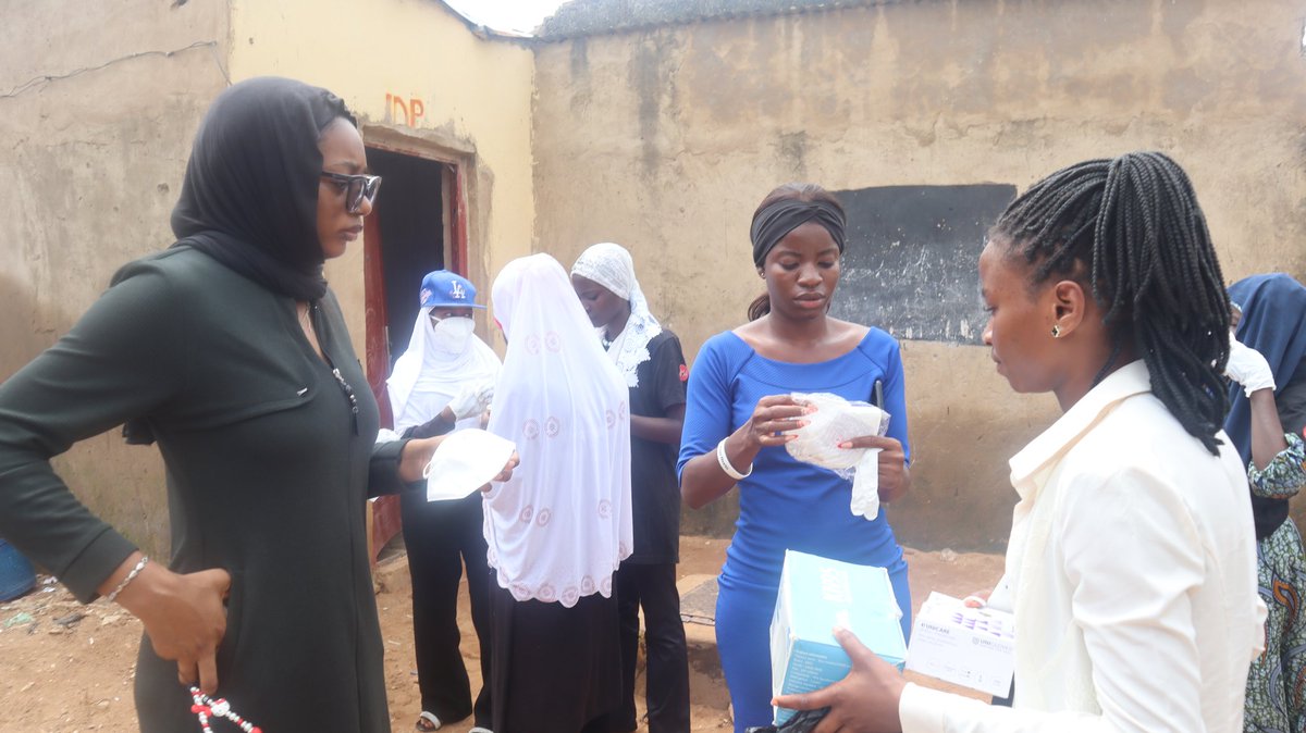 swag_initiative's tweet image. a social impact project focused on environmental sanitation.

Weeks ago, the girls stepped into action; sweeping and clearing waste.

This reflects their growing confidence, teamwork, and understanding that creating change begins with what you can influence, right where you are.