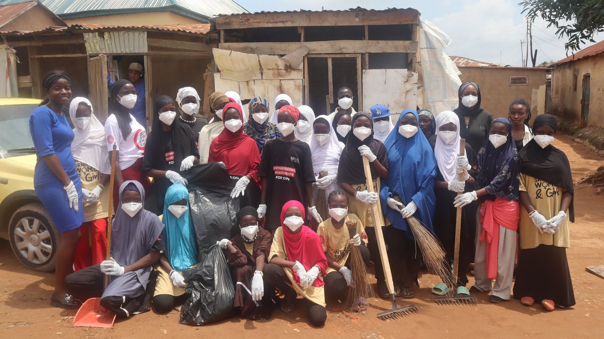 swag_initiative's tweet image. a social impact project focused on environmental sanitation.

Weeks ago, the girls stepped into action; sweeping and clearing waste.

This reflects their growing confidence, teamwork, and understanding that creating change begins with what you can influence, right where you are.