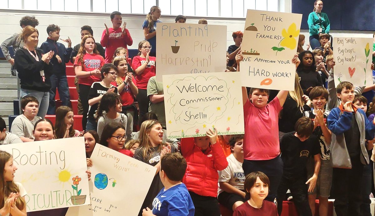 Joined Bullitt Lick Middle School for their Hometown Harvest Week!🍎 It was great to see students exploring Kentucky agriculture, learning where their food comes from, and connecting with the farms that make our Commonwealth thrive.