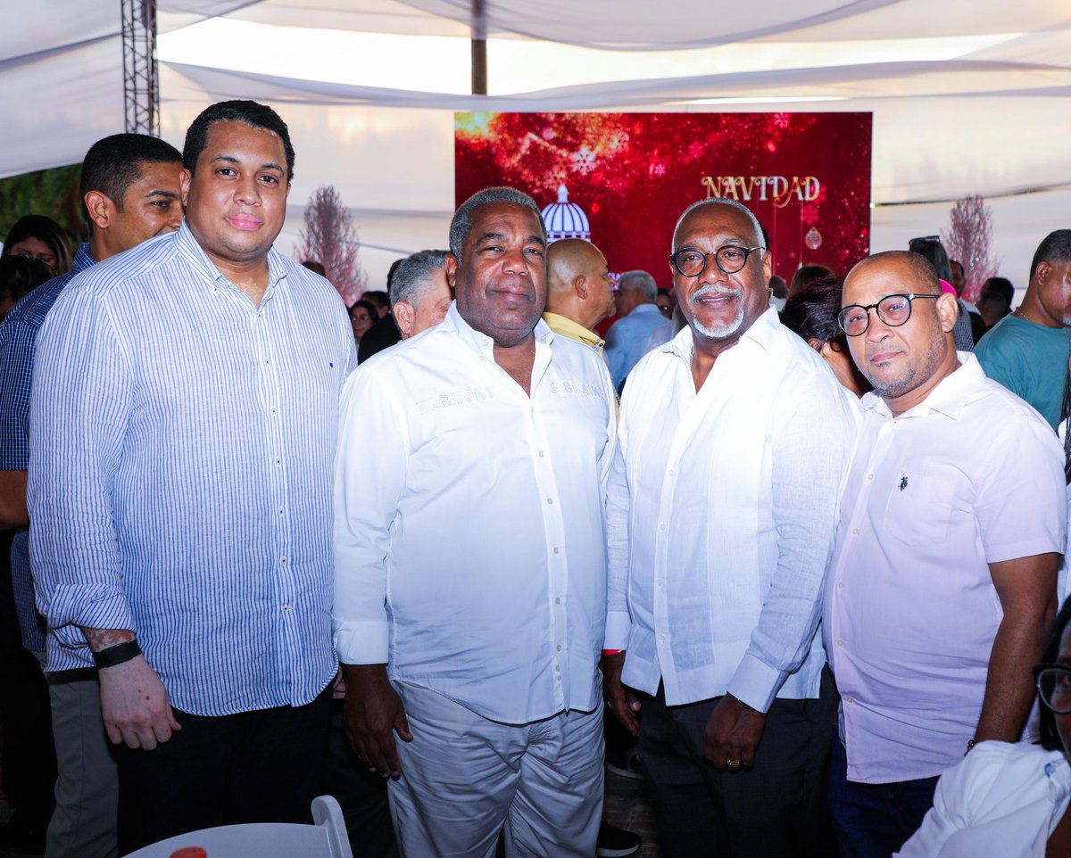 Damos la bienvenida a la #Navidad360 en #SantoDomingoEste.
Organizada por la <a href="/dasacrd/">Dir. Asistencia Social y Alimentacion Comunitaria</a> y encabezada por el presidente <a href="/luisabinader/">Luis Abinader</a>, junto a nosotros el Gabinete y demás autoridades. Con esta jornada inicia la entrega de 15 millones de raciones y apoyo a 25,000 familias.