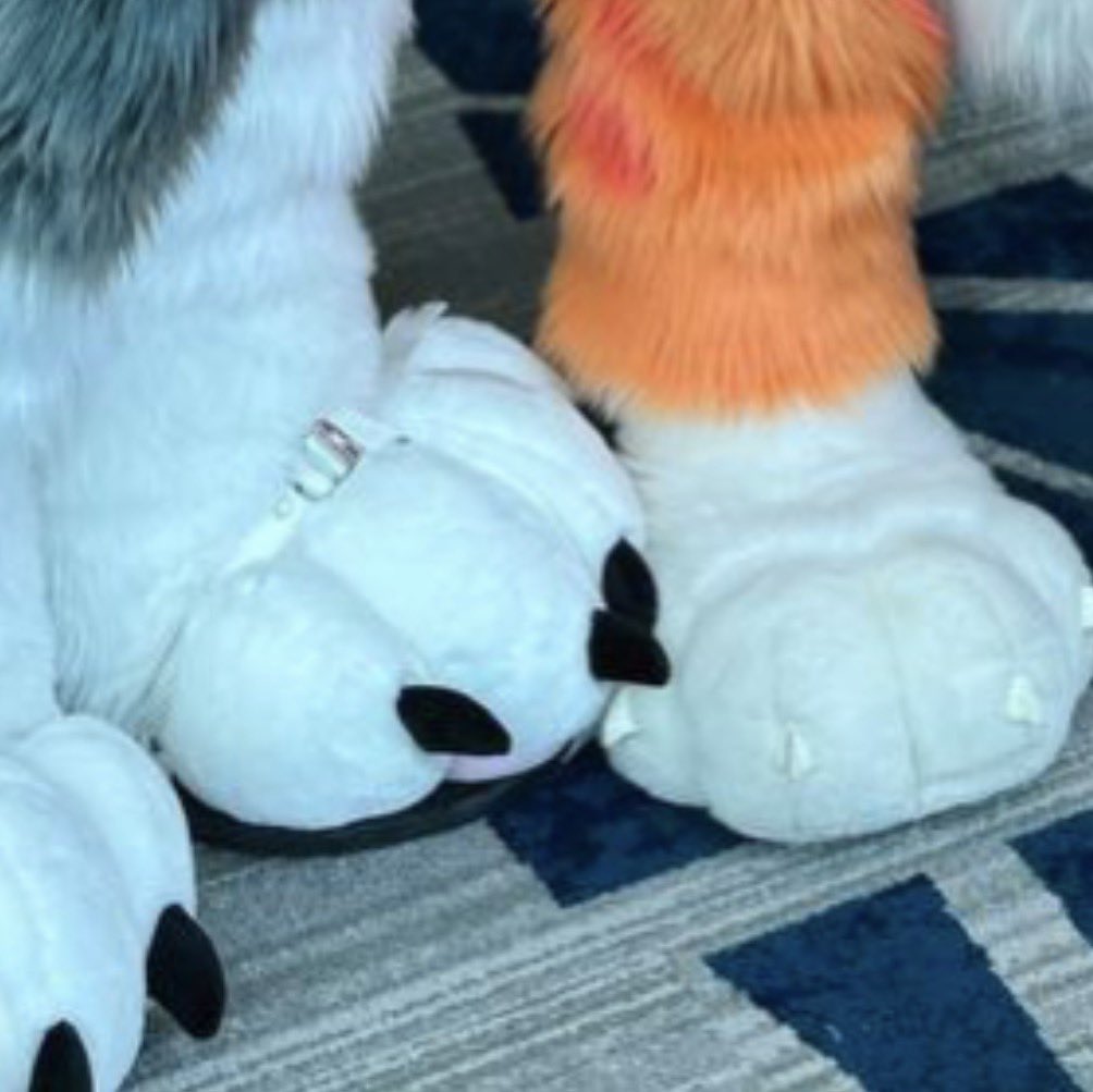 twopiecedior's tweet image. This is how I flirt btw