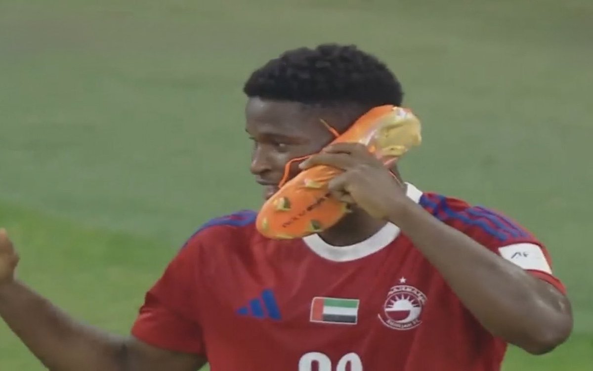 عثمان كامرا لاعب الشارقة يتصل على البليهي ..
#الاهلي_الشارقه  #الاتحاد_الدحيل