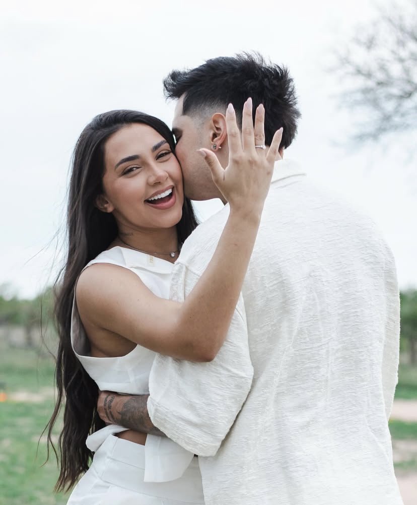 __nariinhaa's tweet image. que felicidade de estar aqui desde a primeira fotinha juntos até agora com eles noivos 🥹🥹🥹🤍