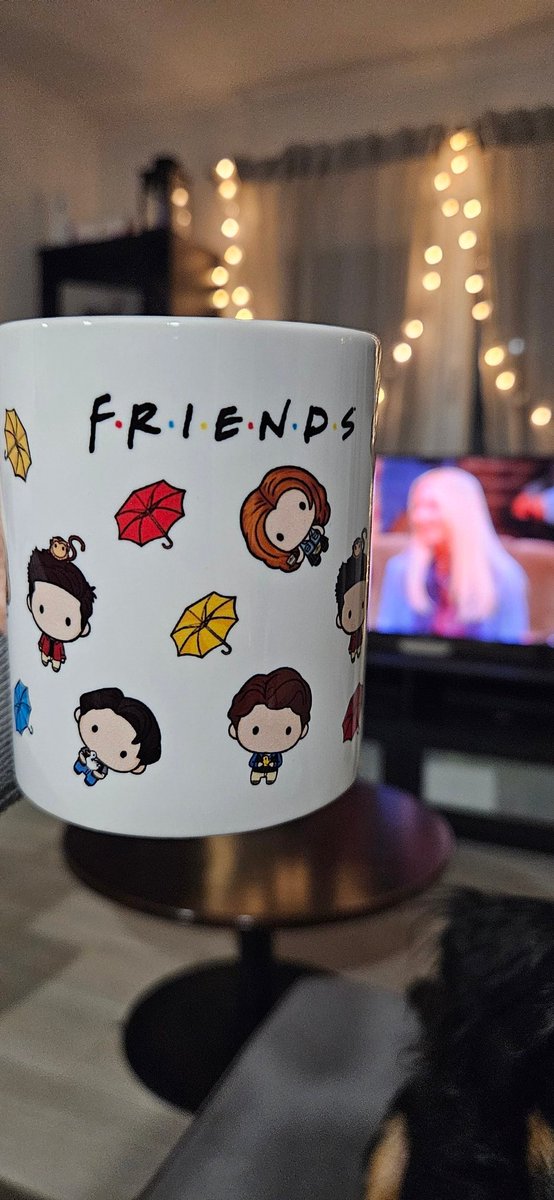 xSeniMJ's tweet image. A rainy Monday calls for a cozy evening ✨ 

🐶 Puppies ✅ 
🍵 Tea ✅ 
📺 Friends on the TV ✅

Hope everyone is having a good start to their week 🤗 💜