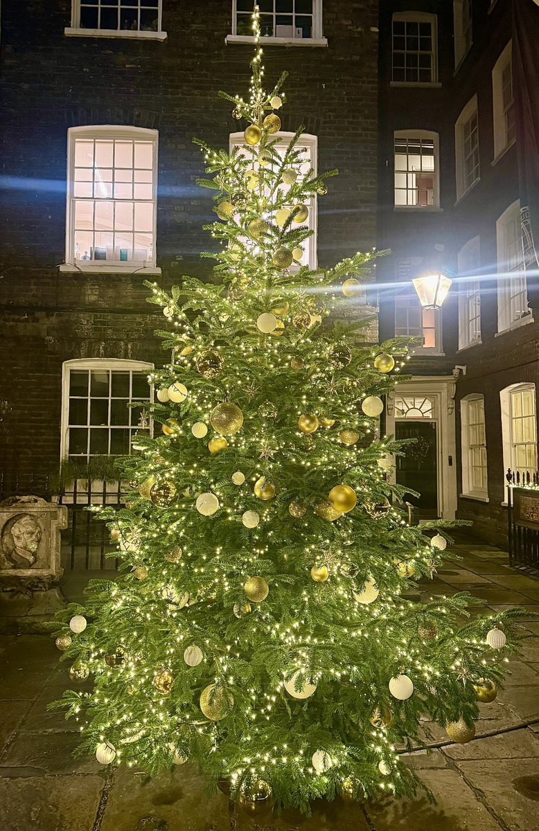 monty772011's tweet photo. Evening London stroll 🚶♂️ via St James’s #London #StJamess #Christmas #Stroll https://t.co/2NB8inZPLJ