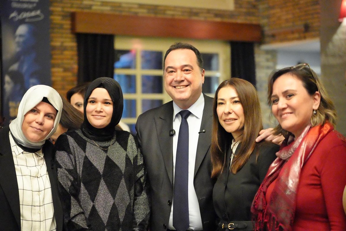 besimecz's tweet image. Manisa’mızın yarınlarını şekillendiren değerli öğretmenlerimizle 24 Kasım Öğretmenler Günü vesilesiyle bir araya geldik.

MABEM’den Çocuk Kültür ve Sanat Merkezlerimize, Yuvamız Manisa Çocuk Eğitim Merkezlerimizden MASMEK kurslarımıza kadar, Büyükşehir Belediyemizin eğitim…