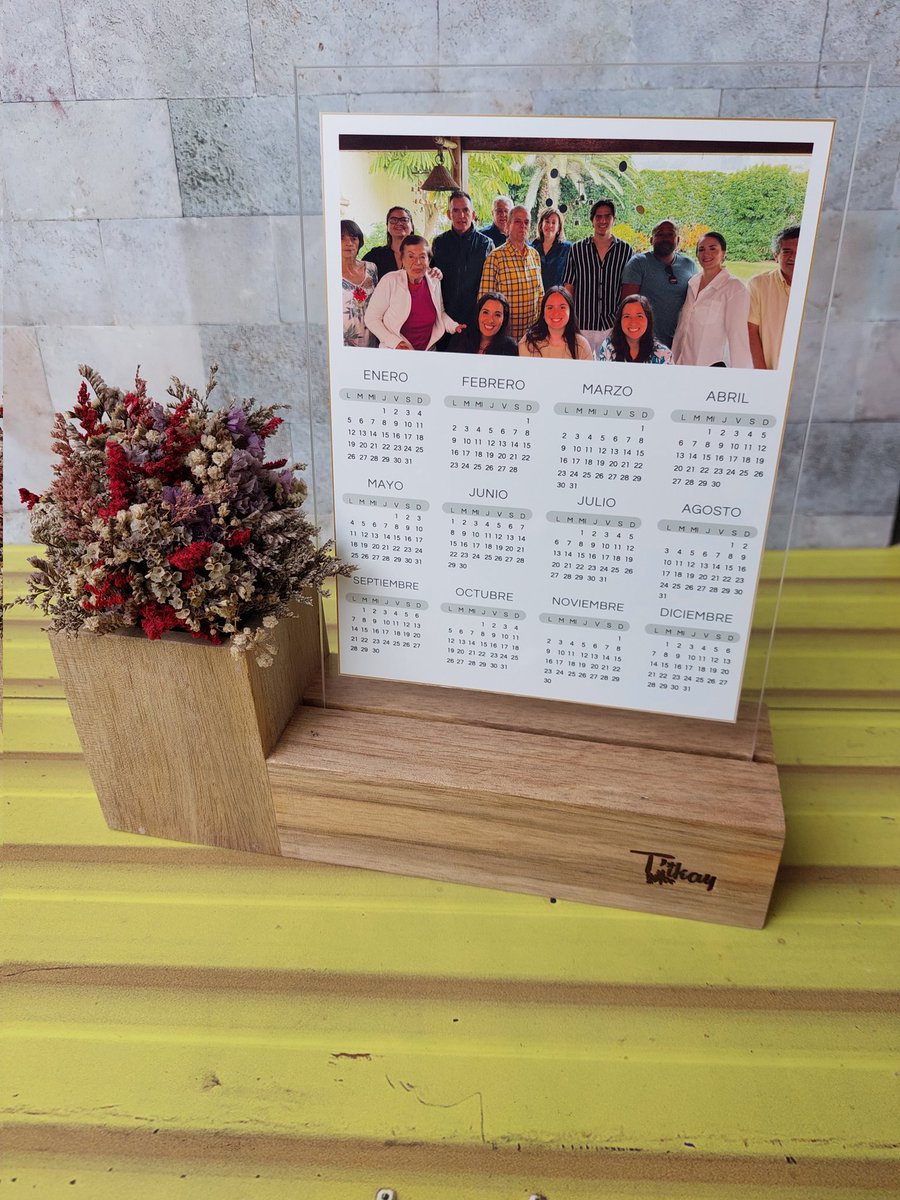 soyalecavag's tweet image. Buenas! Les cuento que en mi emprendimiento estamos ofreciendo dos modelos de calendarios para regalar en Navidad 🥳 Pueden escribirme por DM o por IG para más información 💐

instagram.com/tikayfloreria