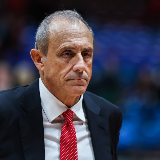 ZafeiReport's tweet photo. 🚨🚨🚨BREAKING: Ettore Messina has reached out to Saben Lee for insight into the coaching situation at Olympiacos following his dismissal from Olimpia Milano. https://t.co/jg6pwPF9dp