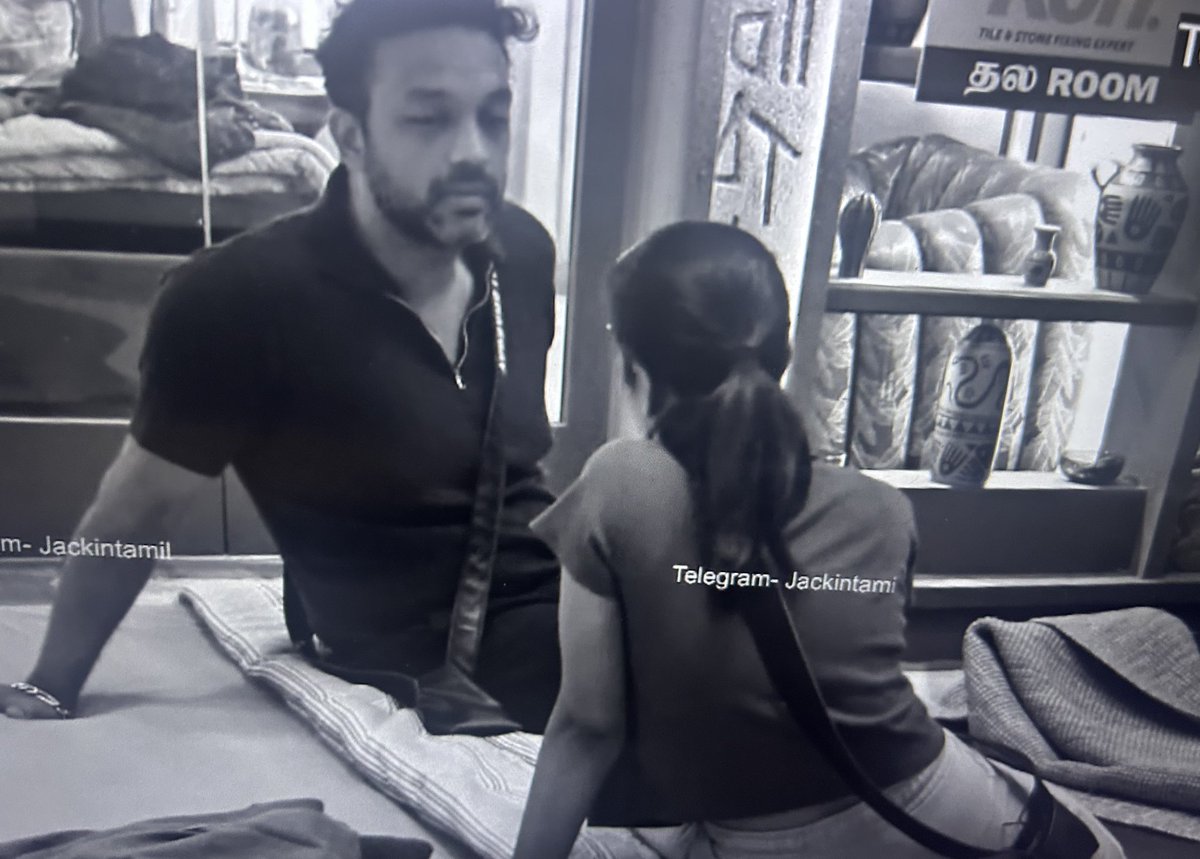 AishGlowz's tweet image. Hey,#AuroraSinclair, u can’t talk nonsense about #VJPaaru to #Amit the way u complain to #GaanaVinoth, #VikkalsVikram &amp;amp; #Kamrudin 😂😂

#Amit —“What #VJParvathy feels when u two keep wandering around is totally justifiable.

#BiggBossTamil #BiggBossTamil9 #BiggBoss9Tamil