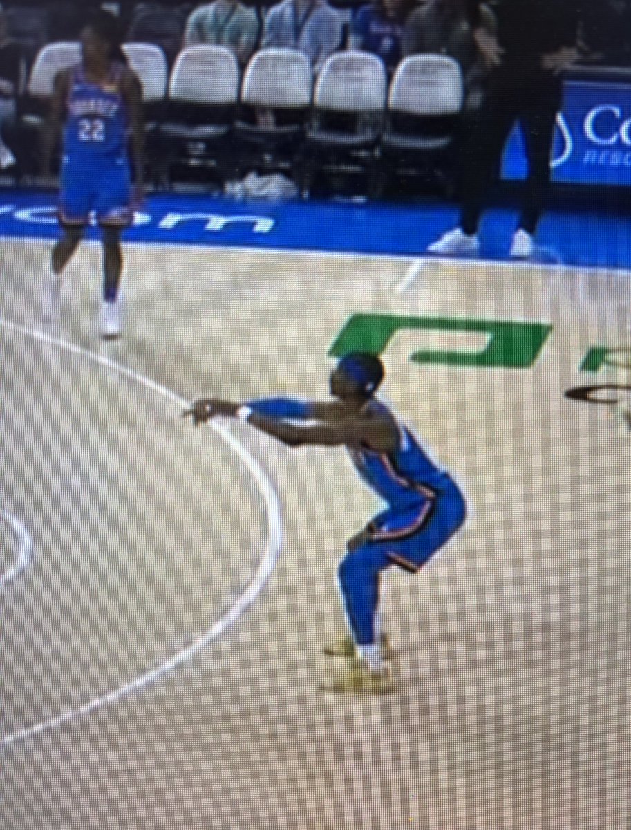 ponchoOKC's tweet image. I bet your favorite player doesn’t have this kind of elegant passing form