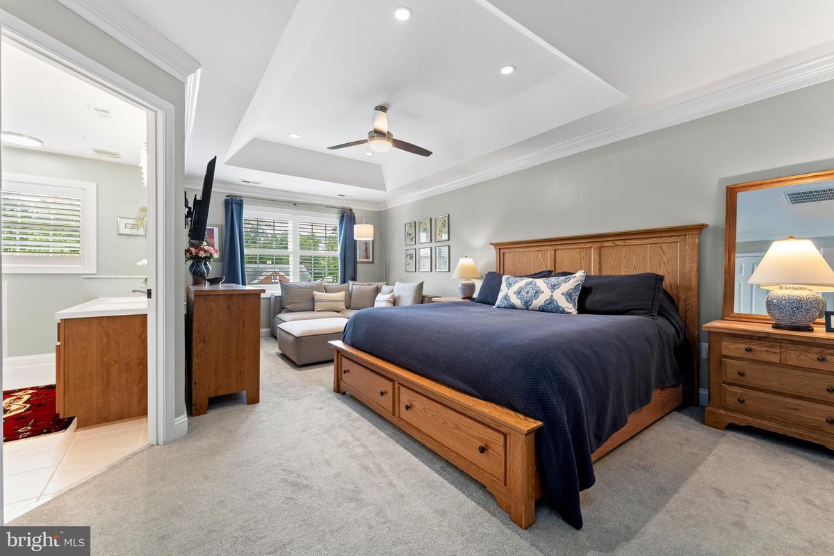 #OnTheMarketMonday
A rare find in the heart of Downtown FXBG. 1613 Charles Street checks every box: 4 beds, 4 baths, 3 finished levels, garage + driveway, EV charging, and a private brick patio tucked behind mature landscaping.
coldwellbankerelite.com/listing/VA/Fre…