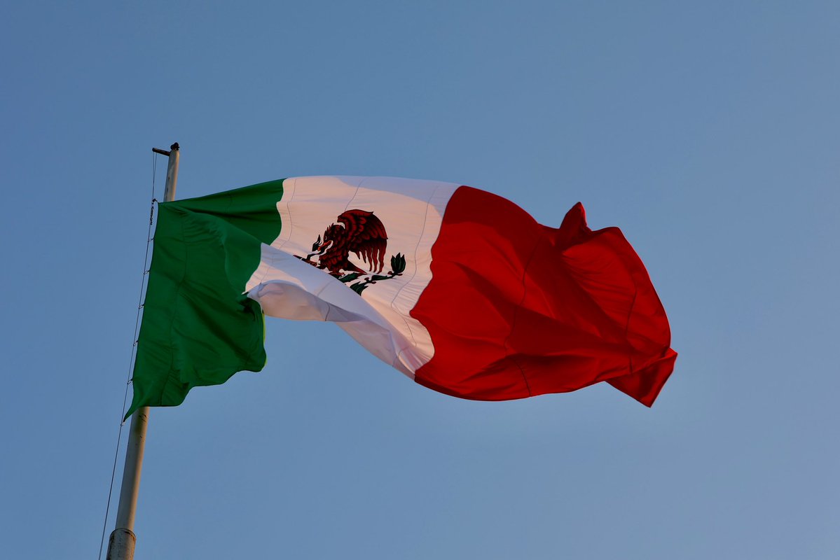 SSPPCSnAndresCH's tweet image. 🫡🇲🇽 A través de nuestra Ceremonia de Izamiento de Bandera que llevamos a cabo cada lunes, mantenemos firmes los valores que nos rigen como integrantes de la #SSPPC. 👮🏻👮🏻‍♀️👩🏻‍🚒🧑🏻‍🚒. 

#ContigoConstruimosSeguridad🤝🏻