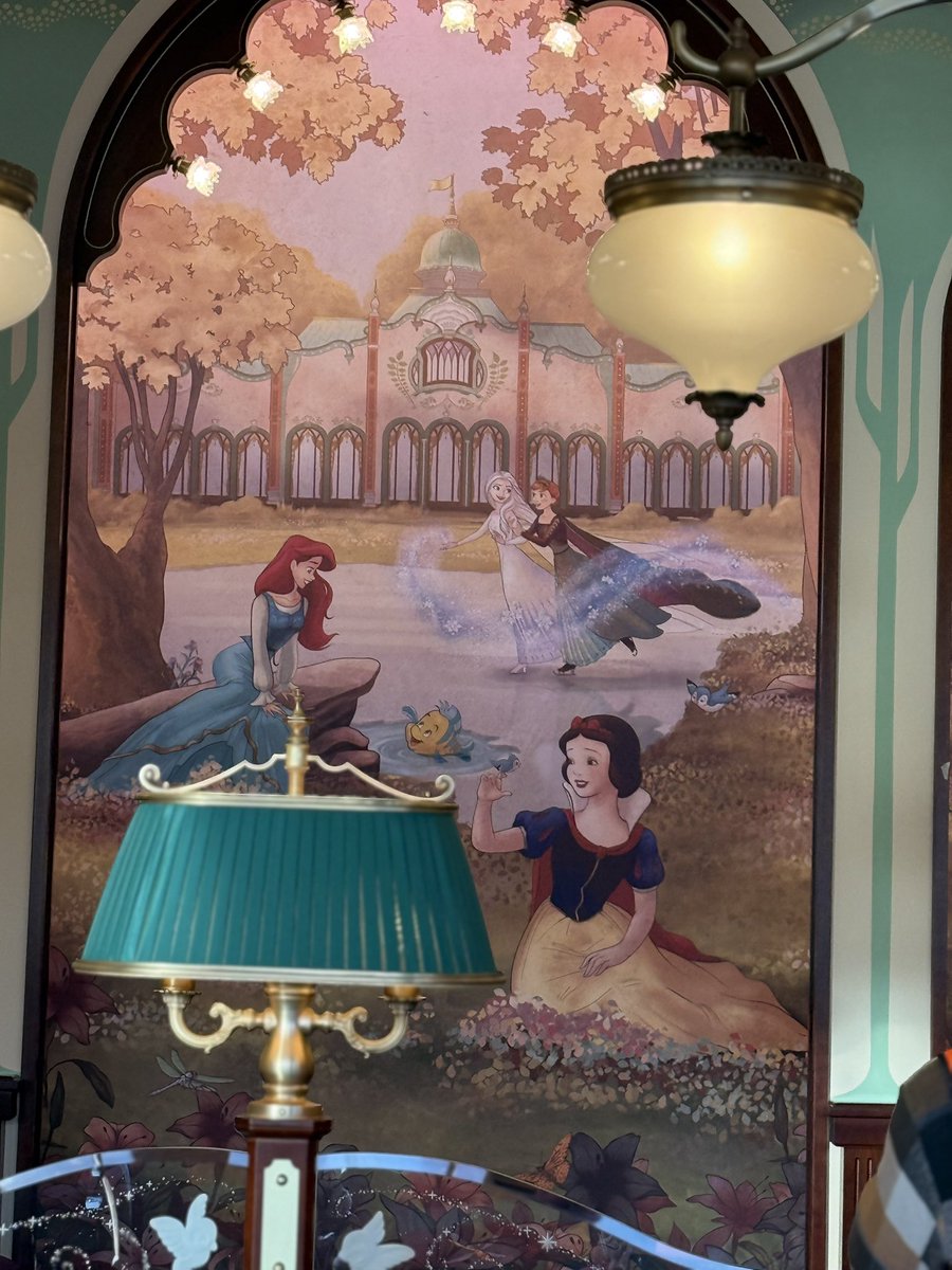 DiscussingFilm's tweet image. Official artwork of the Disney Princesses together.

On display at Regal View Lounge in Disneyland Paris’ upcoming land Disney Adventure Bay