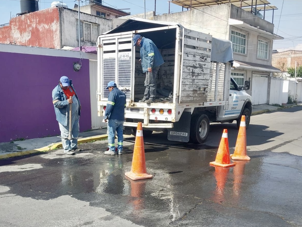 MetepecOPDAPAS's tweet image. Mantenemos un monitoreo constante para dar respuesta rápida a las fugas de agua. Cada reporte que recibimos es una oportunidad para mejorar el servicio y cuidar este recurso tan valioso. Gracias por confiar en nosotros.
#EstamosEnLaRuta
@FerFlores_Emp 
@MetepecGobierno
