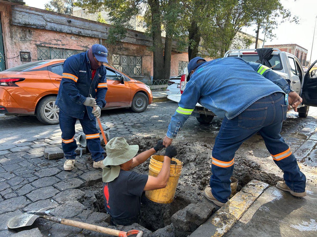 MetepecOPDAPAS's tweet image. Mantenemos un monitoreo constante para dar respuesta rápida a las fugas de agua. Cada reporte que recibimos es una oportunidad para mejorar el servicio y cuidar este recurso tan valioso. Gracias por confiar en nosotros.
#EstamosEnLaRuta
@FerFlores_Emp 
@MetepecGobierno
