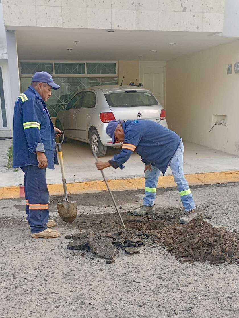 MetepecOPDAPAS's tweet image. Mantenemos un monitoreo constante para dar respuesta rápida a las fugas de agua. Cada reporte que recibimos es una oportunidad para mejorar el servicio y cuidar este recurso tan valioso. Gracias por confiar en nosotros.
#EstamosEnLaRuta
@FerFlores_Emp 
@MetepecGobierno